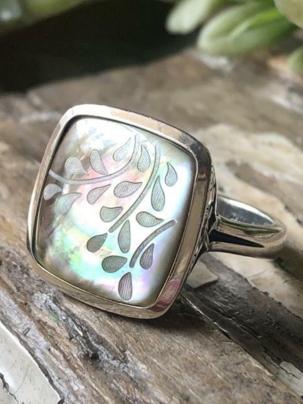 Silpada Fern Leaf Ring 925 Sterling Silver Black Lip Shell 
Size 5